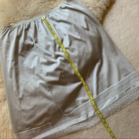 Vintage Lingerie Slip Eggshell Creme Skirt Lace Trim Granny Core Nylon 60s